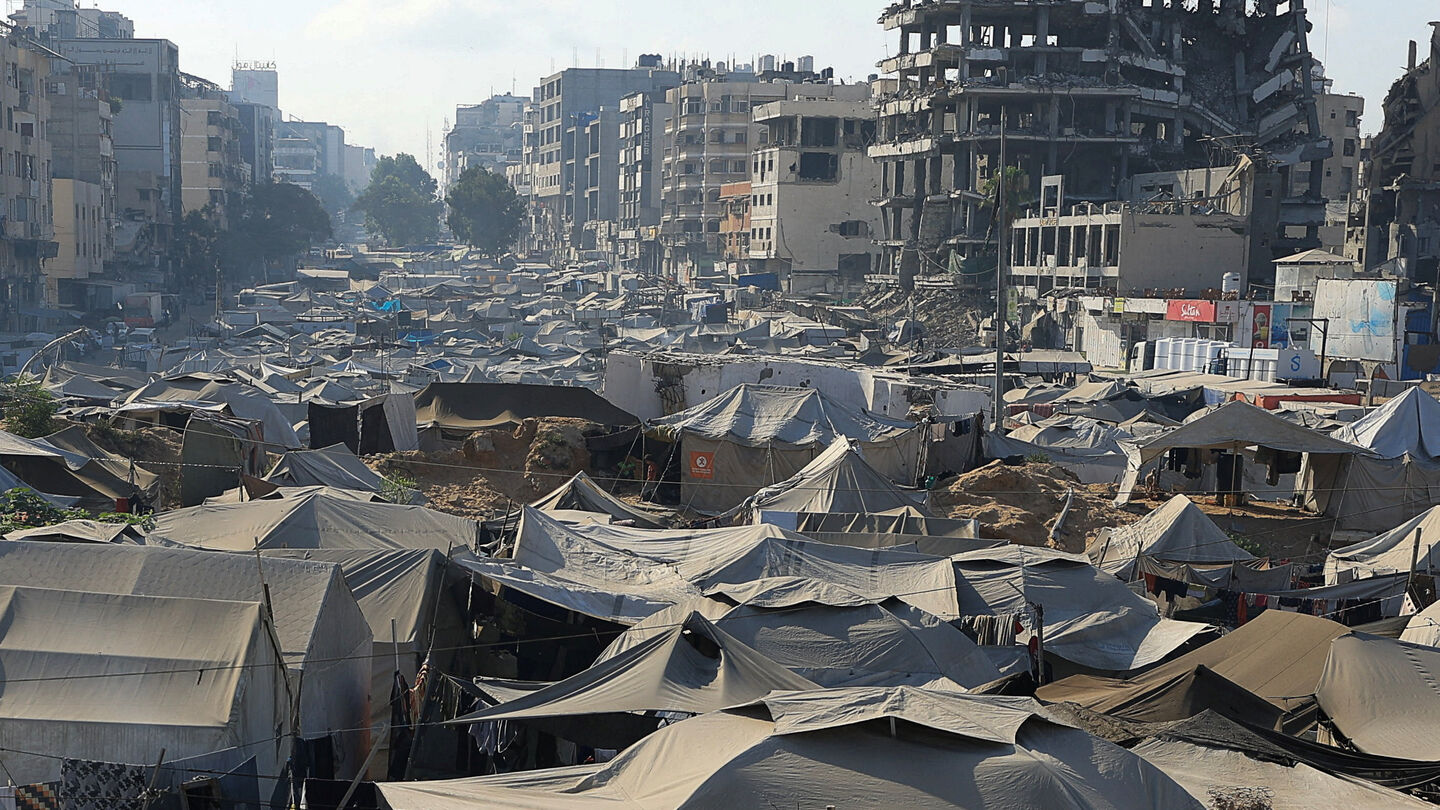Palestinians displaced take shelter in a tent camp, as Israeli forces escalate operations around Gaza City, in Gaza City, September 2, 2025. REUTERS/Dawoud Abu Alkas — Dawoud Abu Alkas