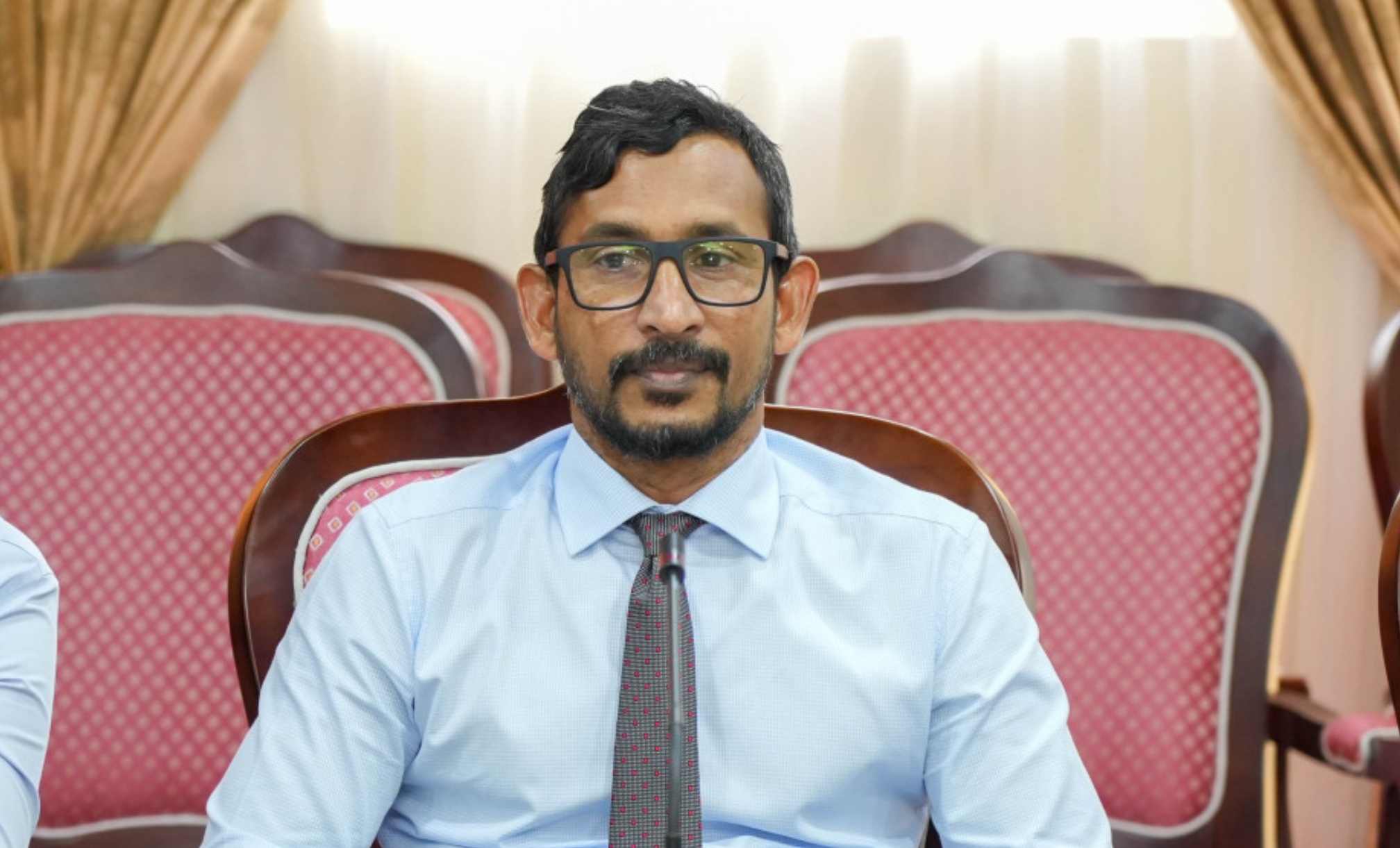 ފުލުހުންގެ ވާޖިބަށް ހުރަސްއަޅާ މެމްބަރުންގެ ގޮނޑި ގެއްލޭގޮތް ހަދަންޖެހޭ: ފަލާޙް