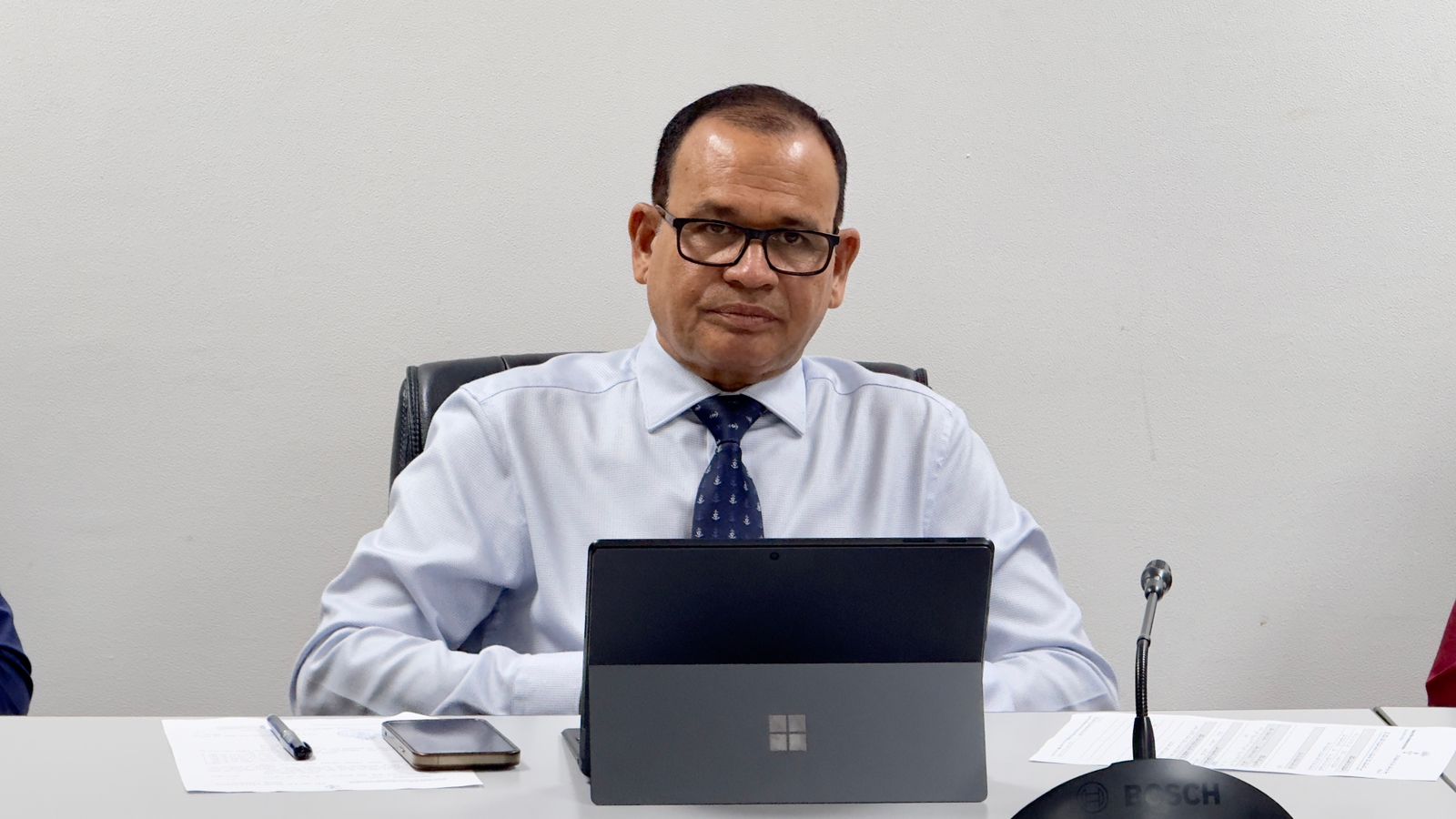 ލޯކަލް ގަވަމަންޓް މިނިސްޓްރީގައި ތިއްބެވީ 81 ސިޔާސީ މުވައްޒަފުން: ވަޒީރު