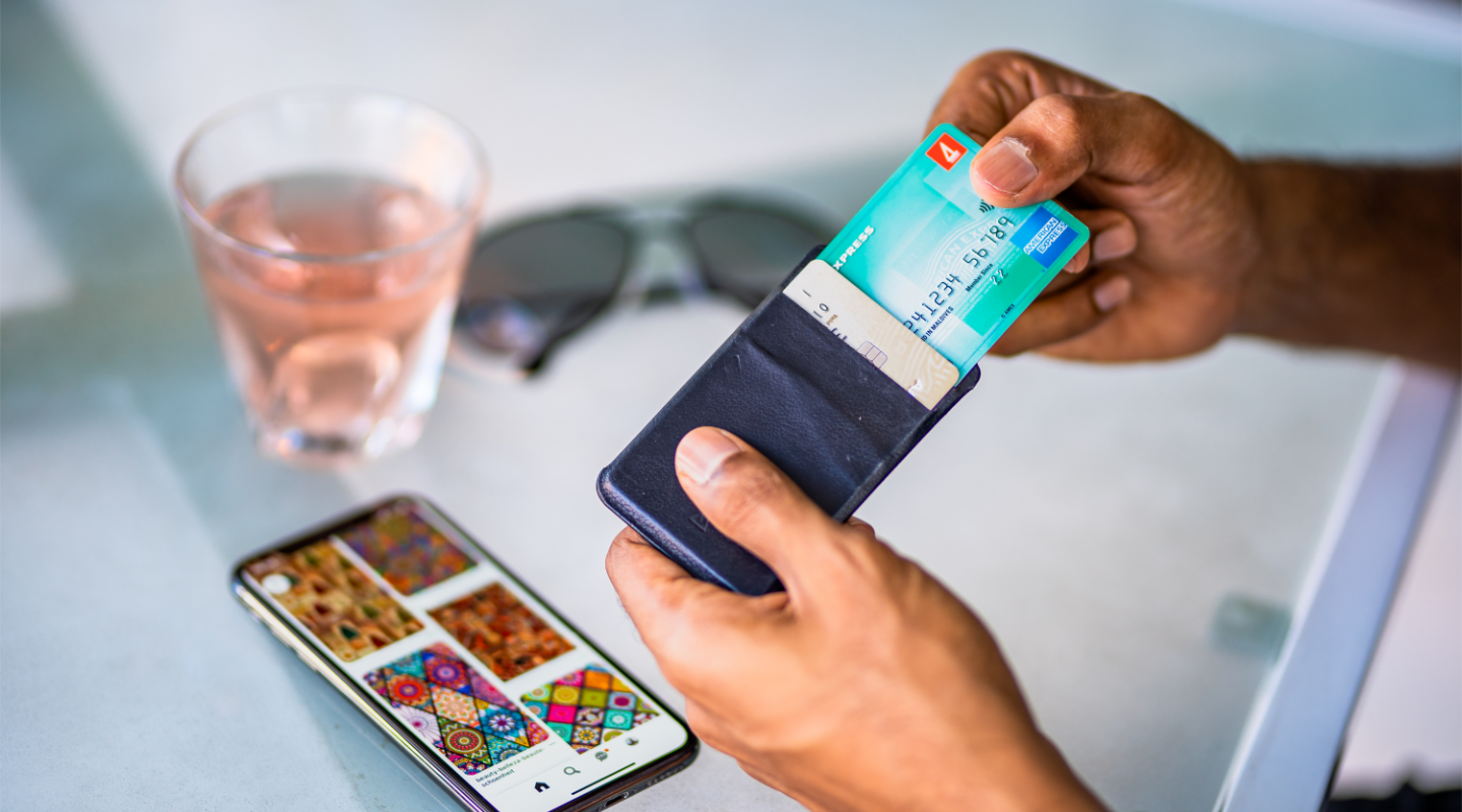 ޑެބިޓް ކާޑުތަކުގެ ލިމިޓް 500 އަށް ބޮޑުކޮށް ބޭރުން ނެގޭވަރު ދެގުނަ ކުޑަކޮށްފި