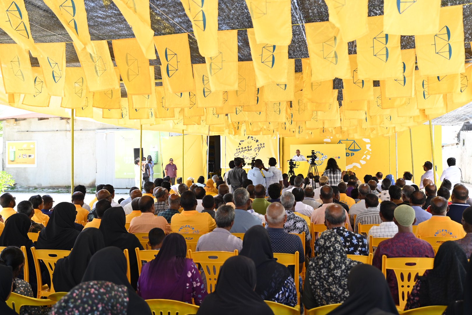 ކޮމަންޑޫއަށް ގެނެވޭ ތަރައްޤީގެ މައްޗަށް އުފާވެރި ރާއްޖެއެއް ބިނާ ކުރުމަކީ ވަޢުދެއް: ރައީސް