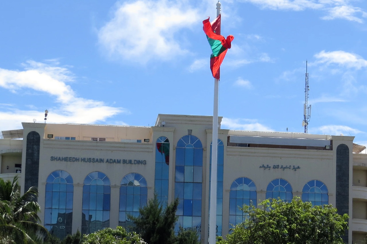 މޯލްޑިވްސް ވޭވުން އިތުރު ބައެއްގެ އަތުން ފައިސާ ނަގާފައިވޭތޯ ބަލަނީ