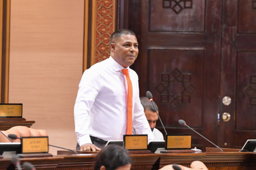 "ވަކި ބަޔަކަށް ހިލޭ ގޯތި ދިނުމާ ދެކޮޅު؛ ތަންތަން ހިއްކަނީ މުޅި ރައްޔިތުންގެ ޓެކްސް ފައިސާއިން"