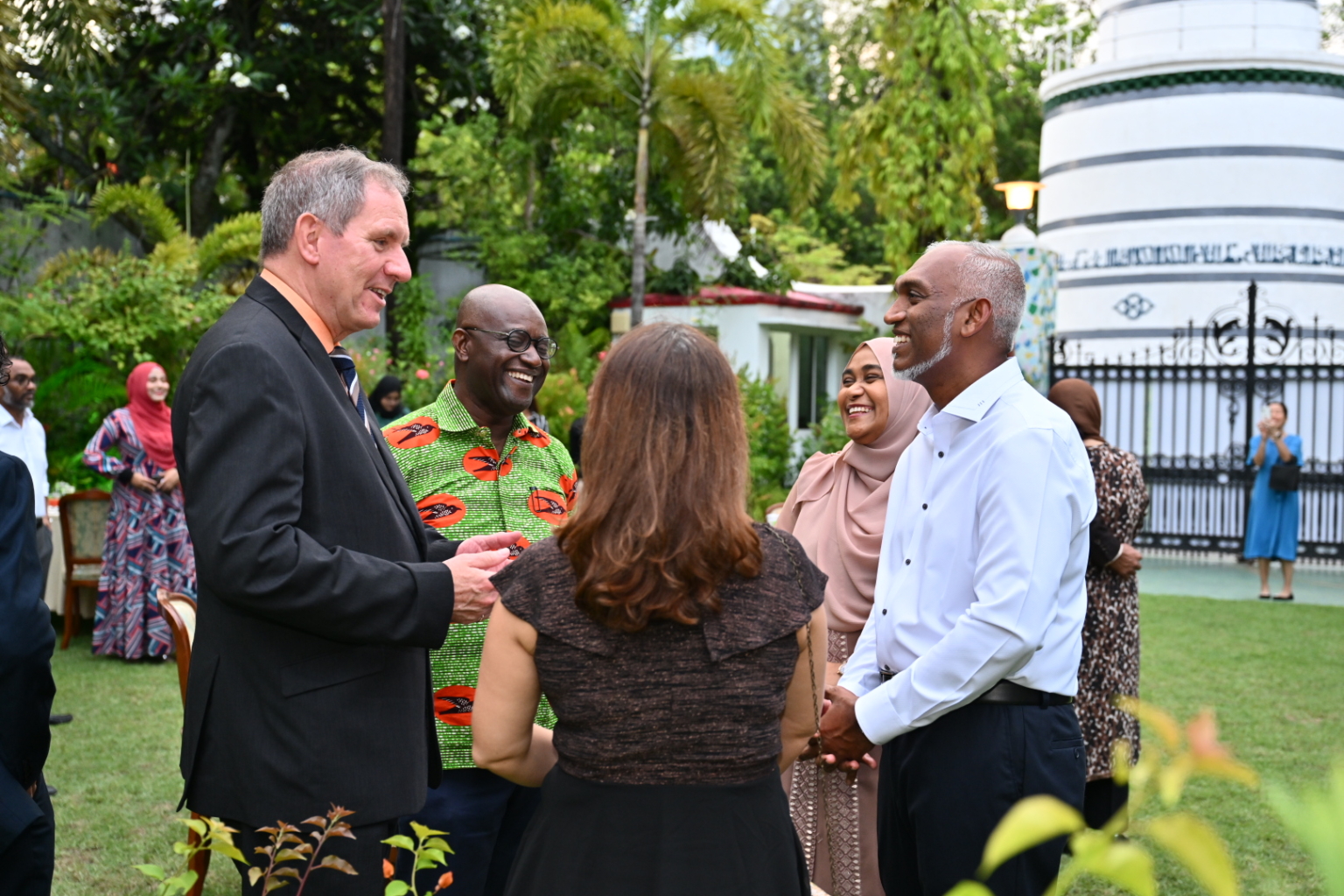 ބޭރުގެ ޑިޕްލޮމެޓުންނަށް ރައީސް ރޯދަ ވީއްލުމެއް ދެއްވައިފި