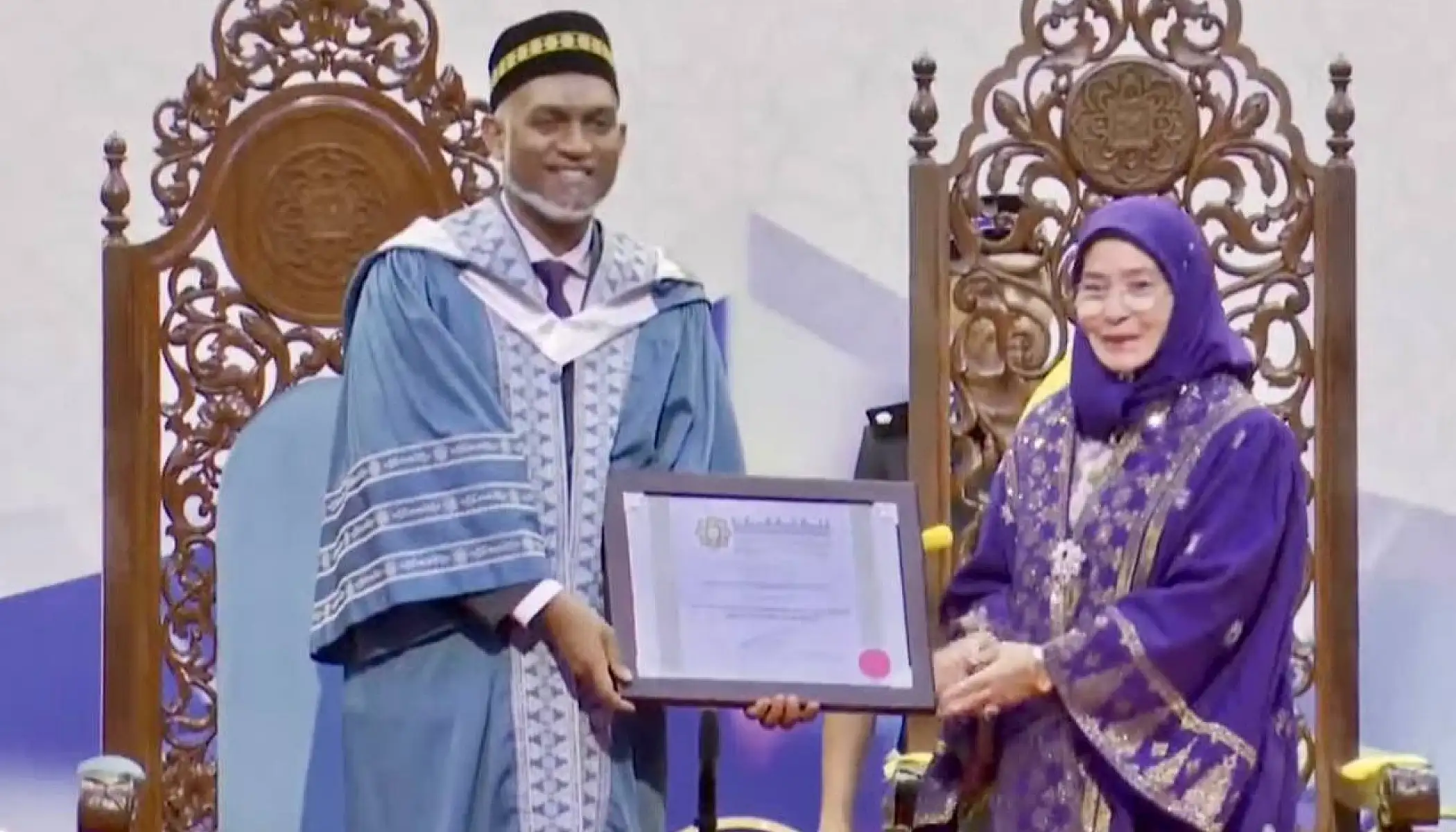 މެލޭޝިއާގެ އިސްލާމިކް ޔުނިވާސިޓީން ރައީސް މުއިއްޒަށް އޮަނަރަރީ ޕީއެޗްޑީއެއް