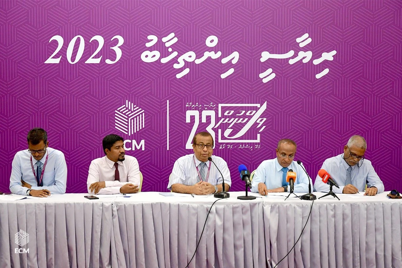 ދެވަނަ ބުރުގައި ވޯޓުލާ މީހުން ވަކިކުރަން ފާހަގަ ޖަހާނީ ވައަތުގެ މެދު އިނގިލީގައި