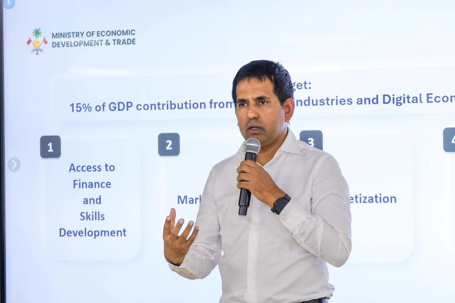 ކުޅުދުއްފުށީގެ ފަންނުވެރިންނާ ބައްދަލުވުމަކީ ވަރަށް ބޮޑު އުފަލެއް ލިބޭ ކަމެއް: ސަޢީދު