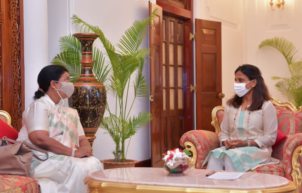 ސާކް ސެކްރެޓަރީ ޖެނަރަލްގެ އަނބިކަނބަލުން މެޑަމް ފަޒްނާއާ ބައްދަލުކުރައްވައިފި