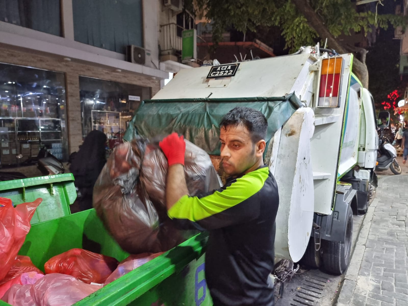 މަގުމައްޗަށް ކުނި ނުނެރެން ވެމްކޯއިން އިލްތިމާސްކޮށްފި