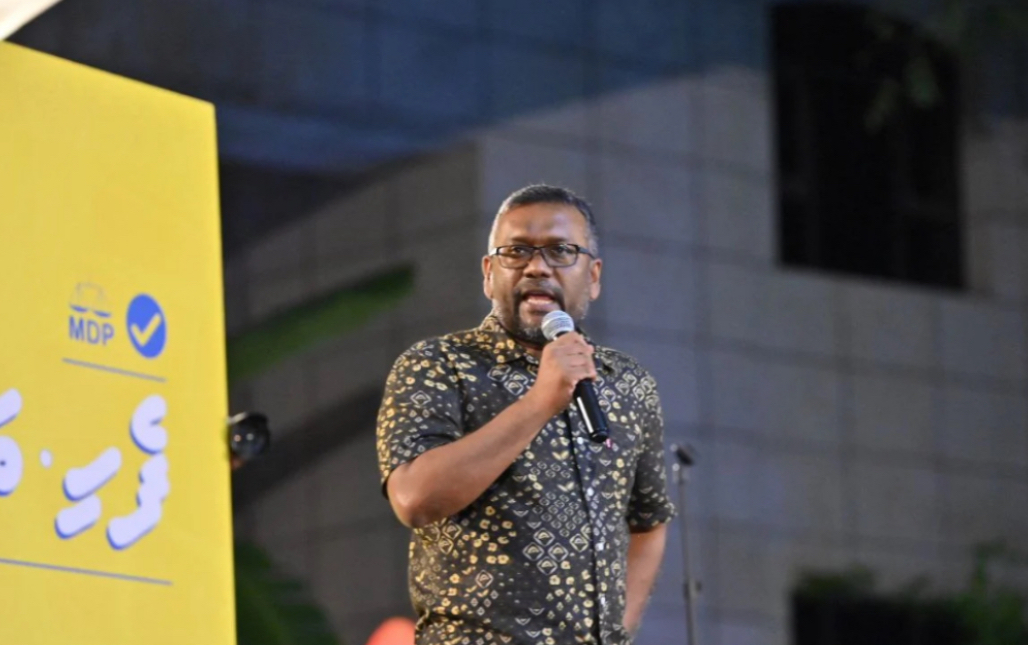 ސިޔާސީ މައިދާނުގައި އުޅޭ އަންހެނުންނަށް ފުރައްސާރަ ކޮށްގެން ކާމިޔާބު ލިބޭނެ ކަމަށް ހީކުރުމަކީ ކުށްހީއެއް: ފައްޔާޒް