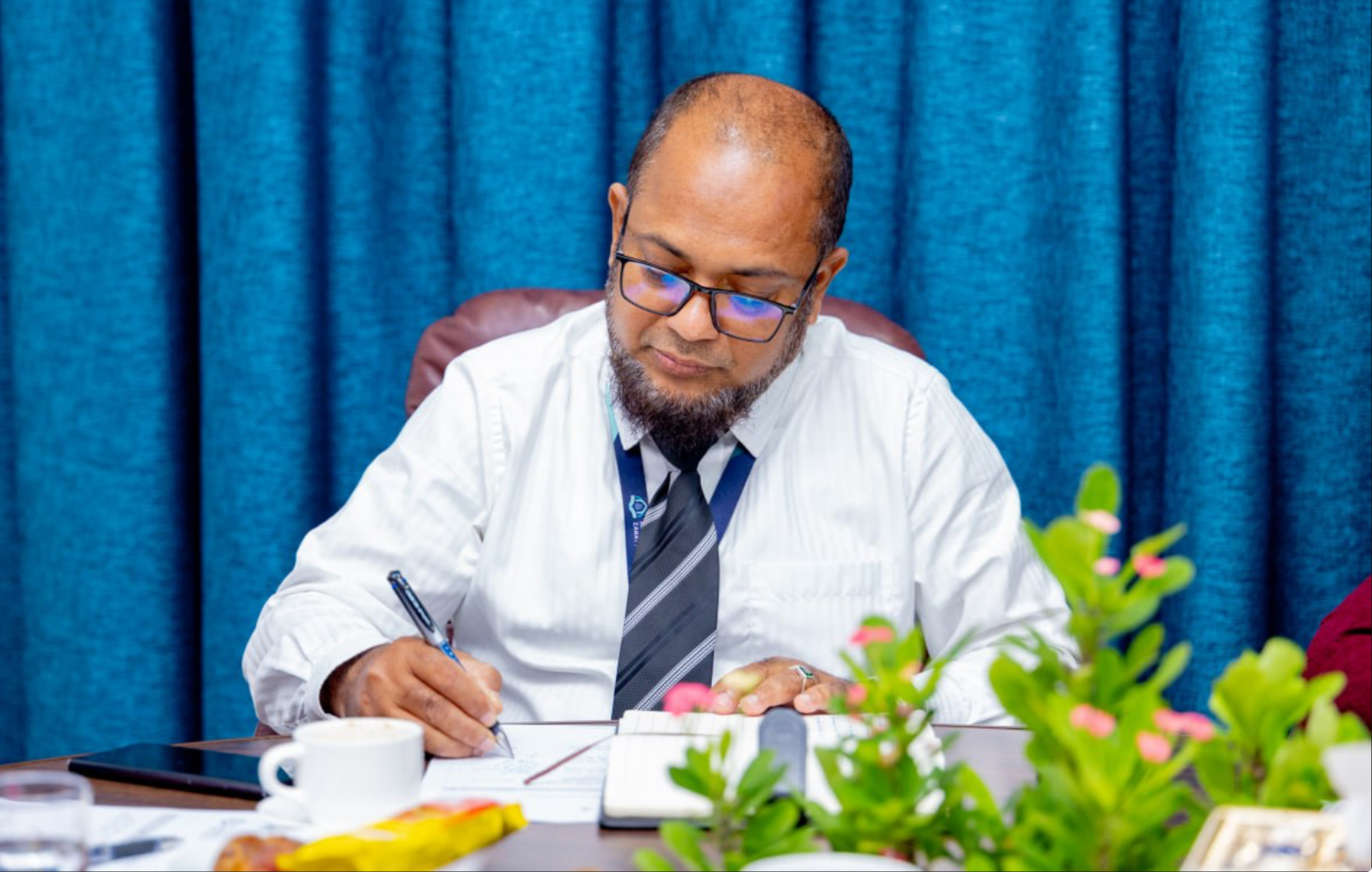 ފަޤީރުންގެ ދަފްތަރު: ދާއިމީ ބޮޑެތި ބަލިތަކަށް ފަރުވާ ހޯދާ ފަރާތްތަކަށް އިންޝުރެންސް ސްކީމެއް