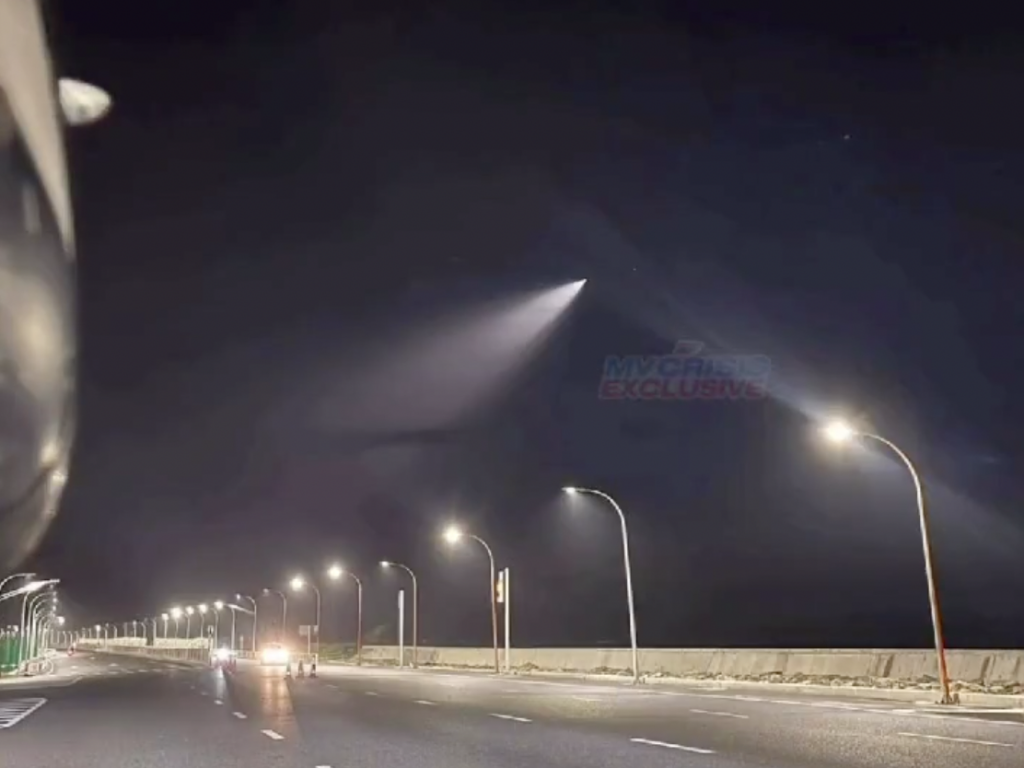 ރާއްޖޭން ފެނުނު ގޮތް ނޭނގޭ އަލިގުޅައަކީ އިންޑިއާގެ ރޮކެޓެއް