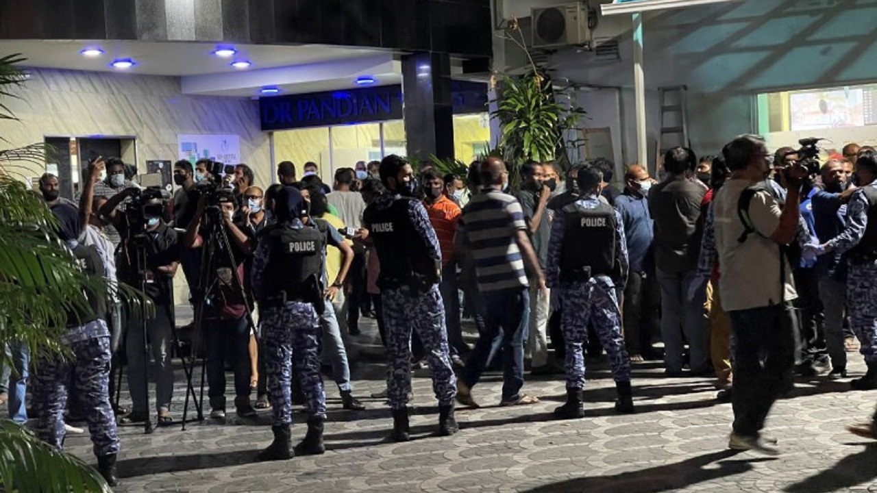 ރައީސް ނަޝީދު އެޑްމިޓްކޮށްފައިވަނިކޮށް އޭޑީކޭ ފާހާނާތެރެއިން ފިސްތޯލައެއް ފެނުނު މައްސަލަ ބަލަނީ