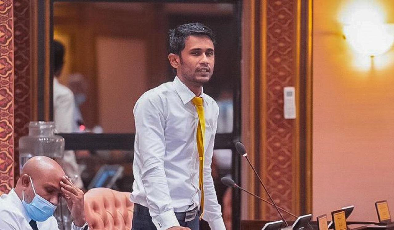 މަރާލައިފައި އޮއްވާ ފެނުނު ކުޑަކުއްޖާއަށް އިންސާފު ހޯދުމަށް މަޖިލީހަށް ކުއްލި މައްސަލައެއް