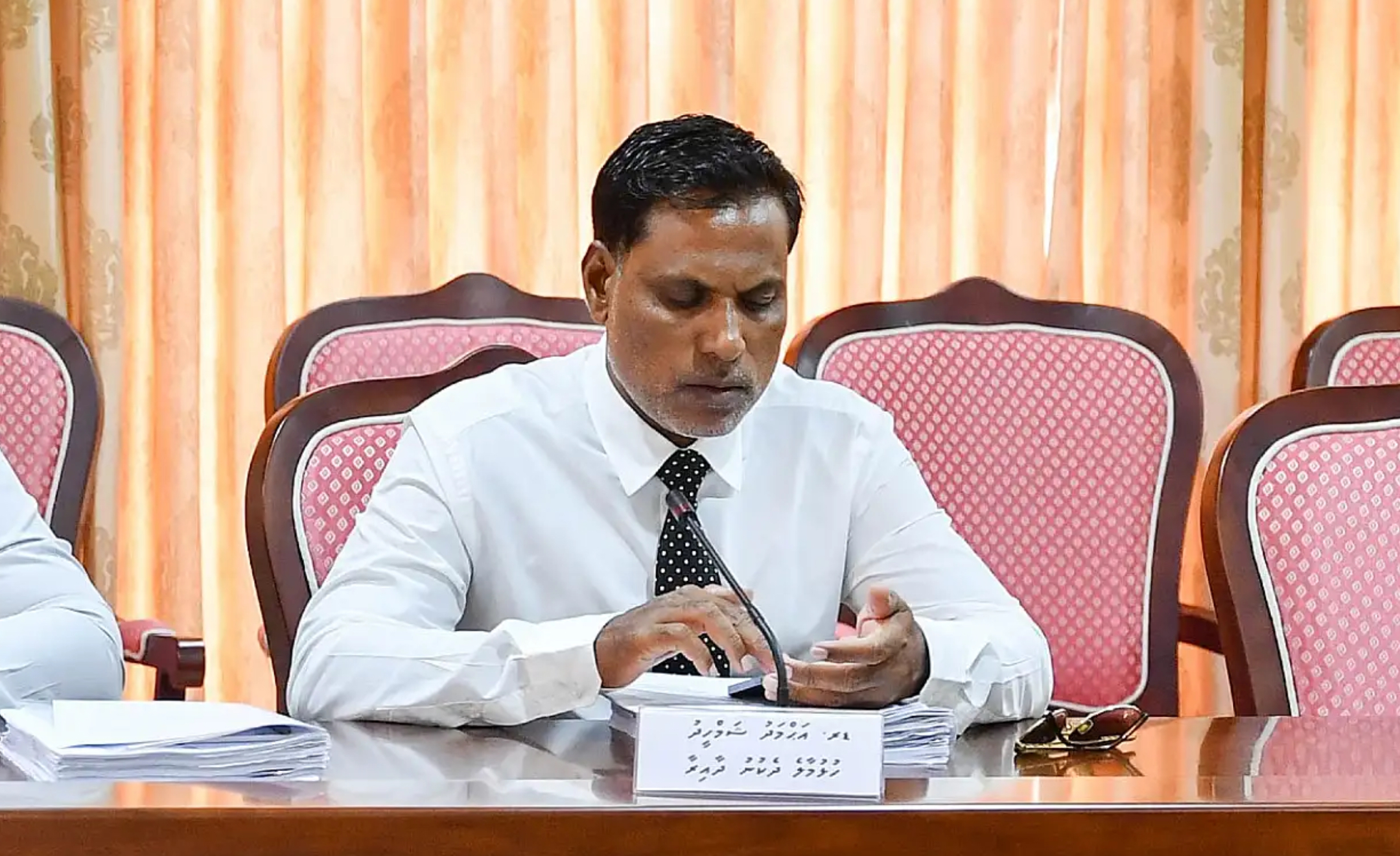 ރަށްރަށުގެ ވިޔަފާރިތަކުގެ ކަރަންޓާއި ފެނުގެ އަގު ކުޑަކުރުމުގެ ގަރާރެއް ޑރ. ޝަމްހީދު ހުށައަޅުއްވައިފި