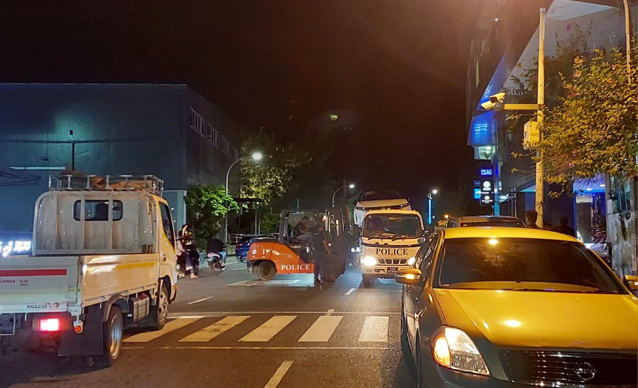 ރޭ މާލެއިން 60 ވެހިކަލް ޓޯ ކުރި