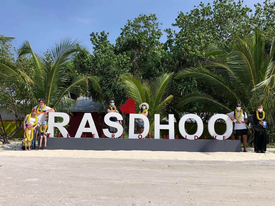 ކޮވިޑް-19: ރަސްދޫއިން ދެ ފަތުރުވެރިއަކު ޕޮޒިޓިވްވެއްޖެ