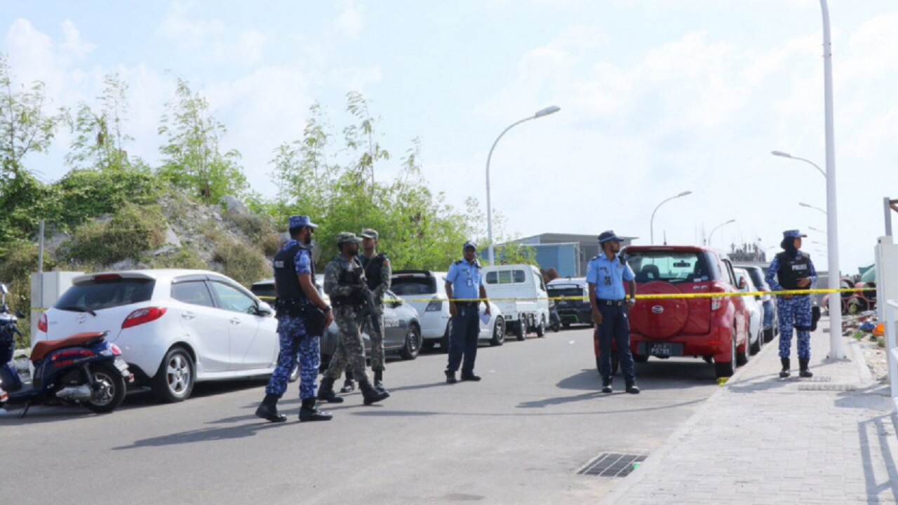 ޔޫރޯ ސްޓޯރުގެ އޮފީހުގެ ތިޖޫރީން ގިނަ އަދަދެއްގެ ފައިސާ ވަގަށް ނަގައިފި