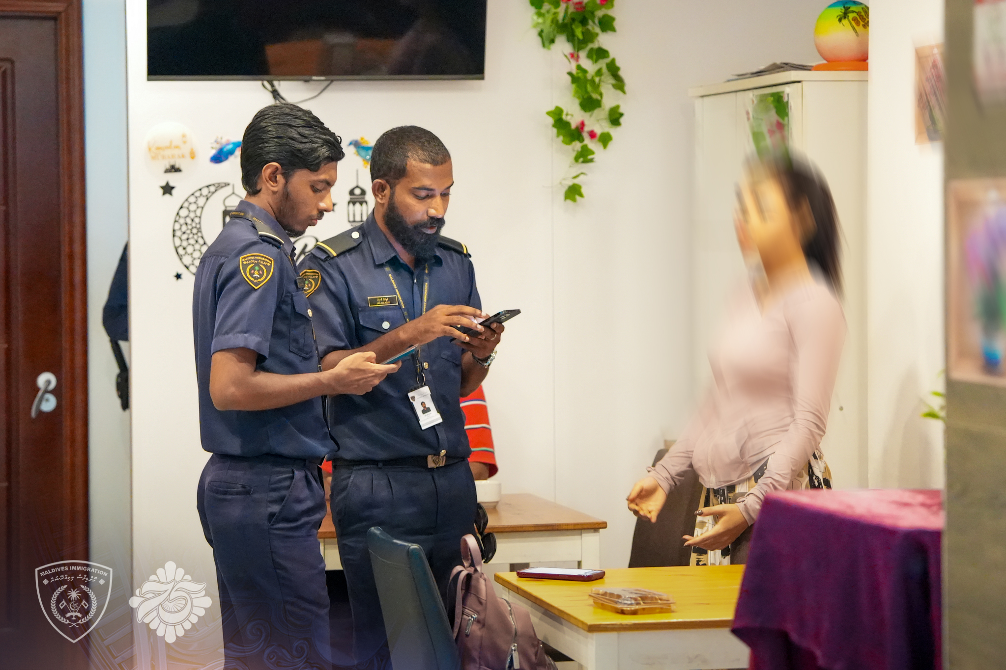 ގަވާއިދާ ހިލާފަށް މަސައްކަތް ކުރަމުންދާ ބިދޭސީން ހޯދުމަށް 5 ސެލޫނެއް ފާސްކޮށްފި