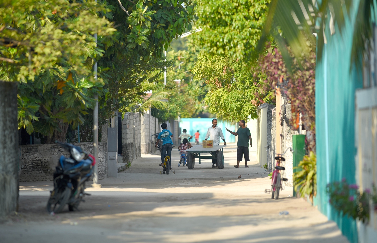 ކޮވިޑް-19: އިހަވަންދޫގައި ހޯމް ކަރަންޓީނުގައި ހުރި ދިވެއްސަކު ފިލައިގެން ހޯދަނީ