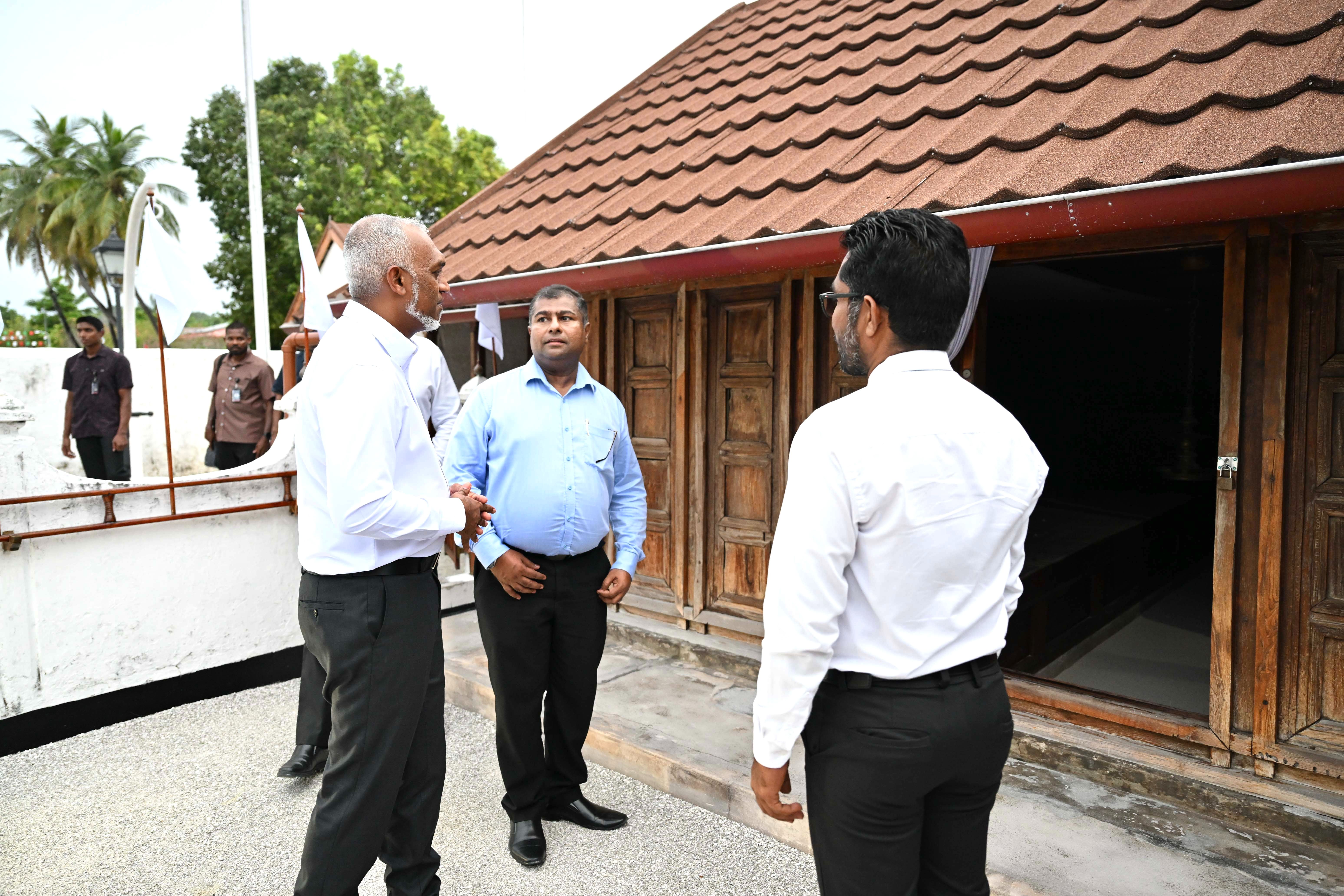 ޤައުމިއްޔަތަށް ޚިދުމަތް ކުރުމުގެ ޚާއްޞަ ޝަރަފް އުތީމު ރައްޔިތުންނަށް