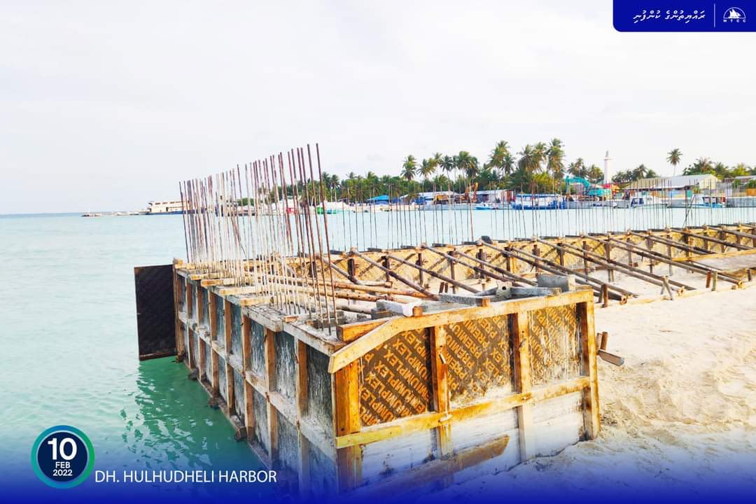 ހުޅުދެލީ ބަނދަރު: މިހާރު ކުރިއަށްދަނީ އެއްގަމުތޮށީގެ ކޮންކްރީޓް މަސައްކަތް