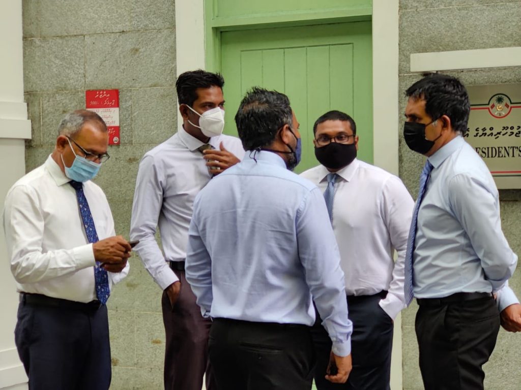ރީތި ގޮތުގައި އިސްތިއުފާ ދިނުމަށް އެދި އިދިކޮޅު ކޯލިޝަންގެ ޕީޖީ ގުރޫޕް ރައީސްގެ އަރިހަށް!