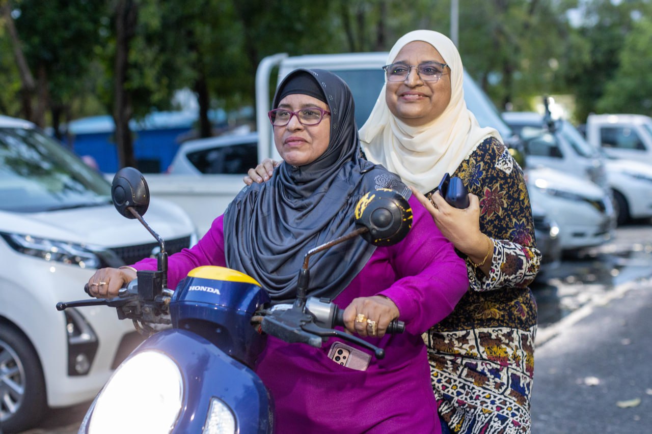 ޓްރެފިކް މައްސަލަތައް ހައްލުކޮށް، މަގުތައް ތަރުތީބު ކުރެވޭނީ ވެހިކަލް ކޮންޓްރޯލްކޮށްގެން: އާޒިމާ