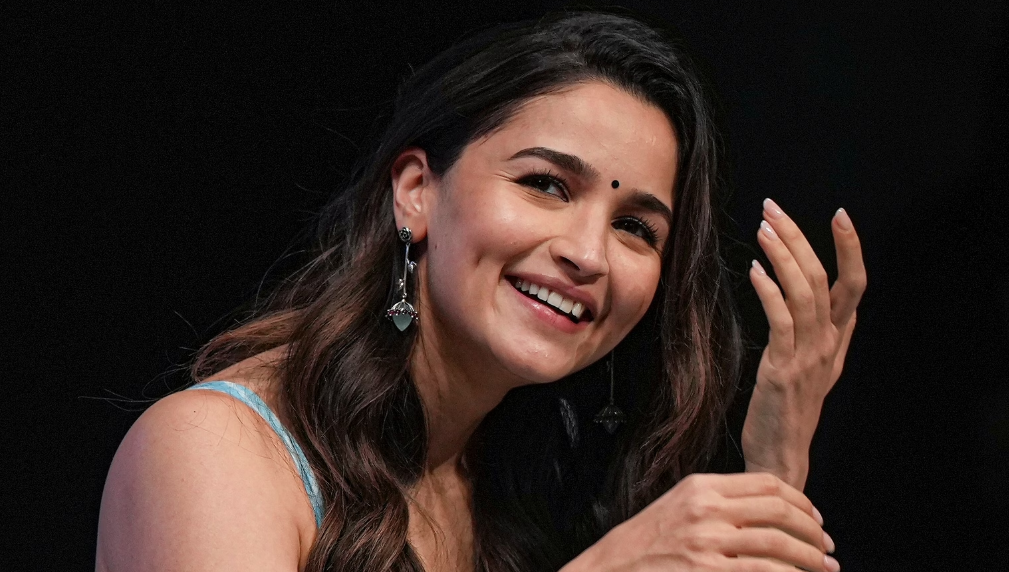 މިއަހަރުގެ ޕެރިސް ފެޝަން ވީކުގައި އާލިޔާ ބައިވެރިވަނީ