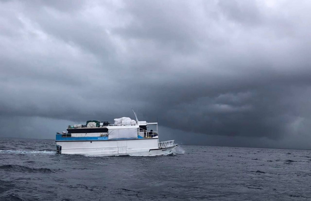 ޤަވާއިދާ ޚިލާފަށް މުދާ ބަރުކޮށްގެން ދިޔަ ބޯޓެއް ހުއްޓުވައި މާލޭ ފަޅަށް ވައްދައިފި