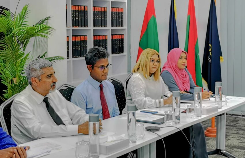 ވަކީލެއް ކަމަށް ހެދިގެން އުޅުނު މީހެއްގެ މައްސަލައެއް ފުލުހަށް