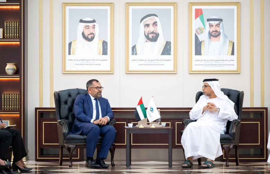 Foreign Minister meets ADFD Director to discuss bilateral cooperation