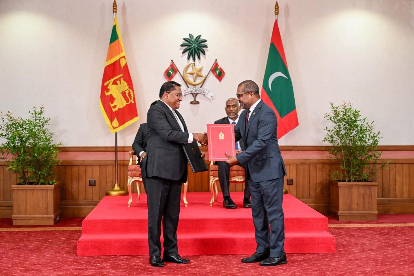 ޚާރިޖީ ދާއިރާގެ މުވައްޒަފުންނަށް ތަމްރީން ފޯރުކޮށްދިނުމަށް ސްރީލަންކާއާއެކު އެމްއޯޔޫއެއްގައި ސޮއިކޮށްފި