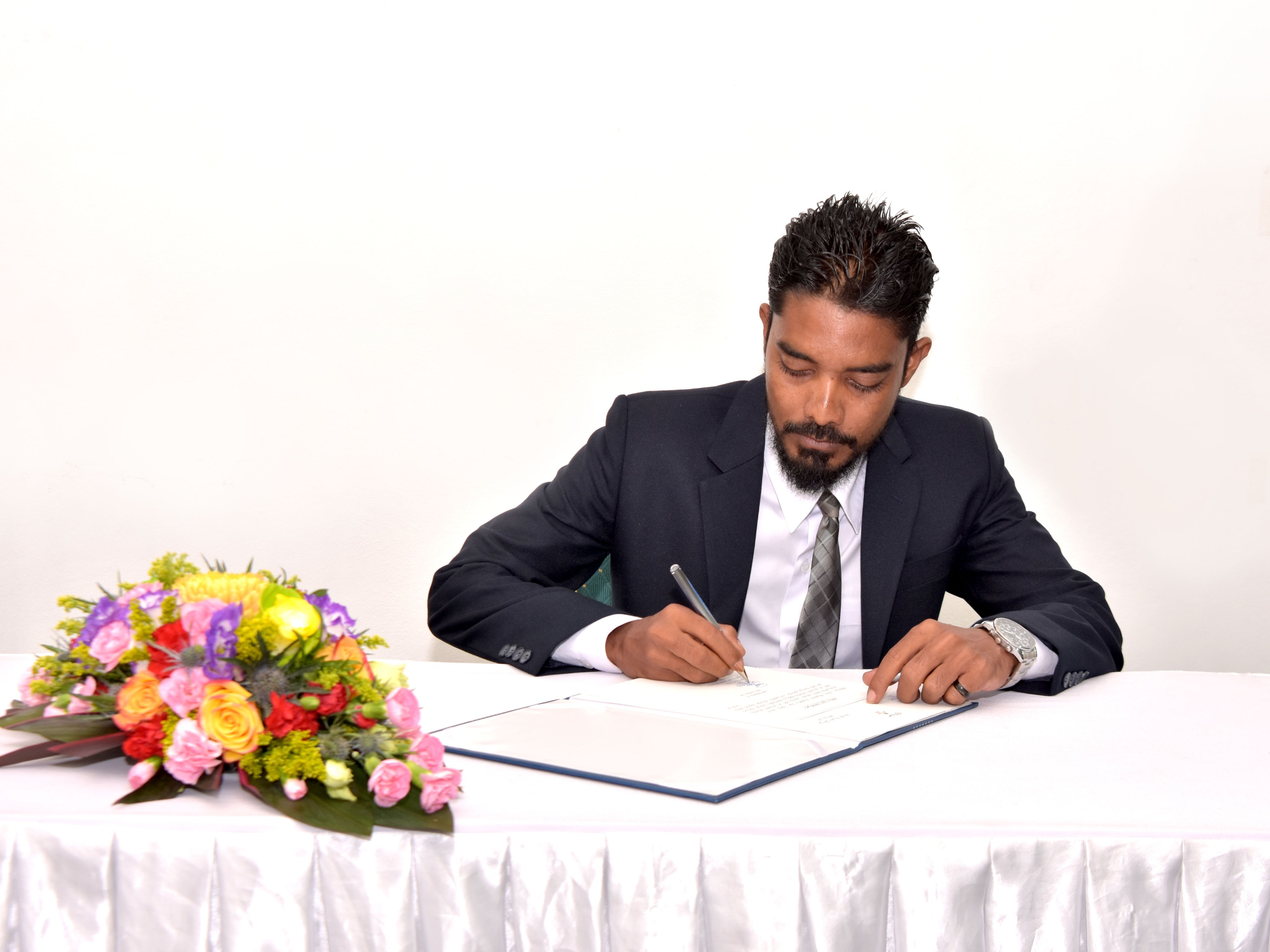 ދެ ކޯޓަކަށް އައްޔަންކުރި މެޖިސްޓްރޭޓުންނަށް ލިޔުން ހަވާލުކޮށްފި