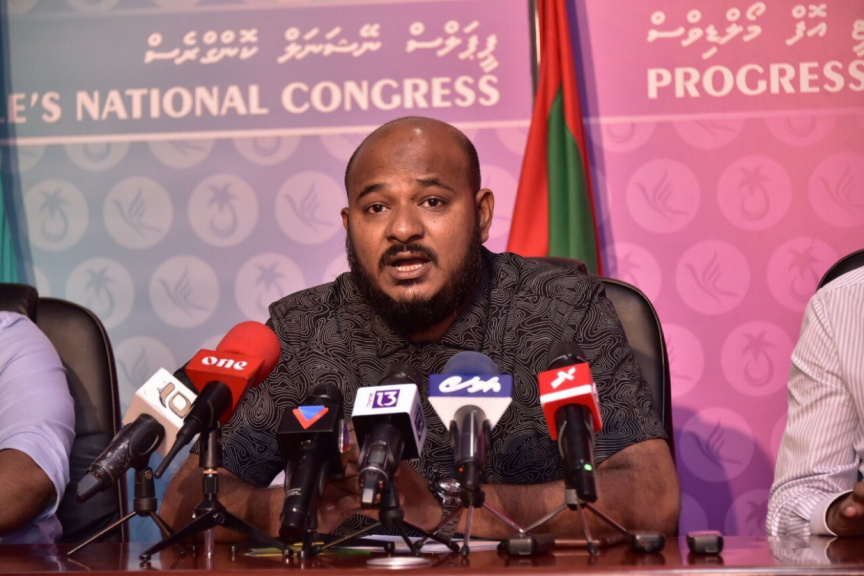 ފުލުހަށް ހާޒިރުކޮށް ޝުޖާއު 1000 ރުފިޔާއިން ޖޫރިމަނާކޮށްފި