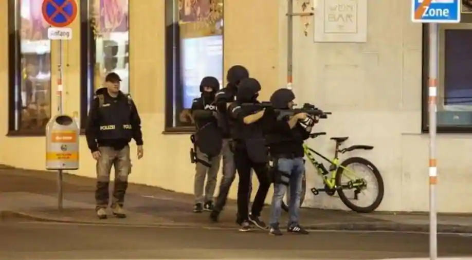 އޮސްޓްރިއާގައި ހިނގާދިޔަ ޓެރަރިސްޓު ހަމަލާއެއްގައި 3 މީހުން މަރުވެއްޖެ