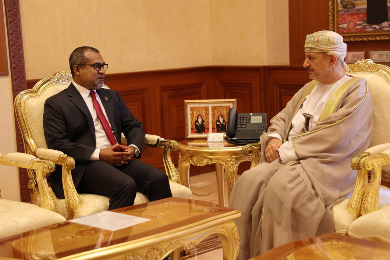 އިންވެސްޓްމަންޓްގެ ފުުރުސަތުތަކާ ގުޅޭ ގޮތުން އޮމާންގެ ފިނޭންސް މިނިސްޓަރާއެކު މަޝްވަރާކޮށްފި