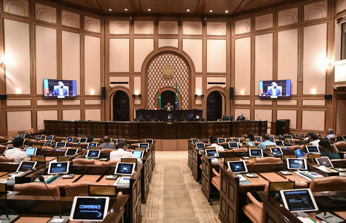 މުވައްޒަފުން ކަނޑަންޏާ ވަޒީރުންނަށް ރުހުން ނުދީ ރައީސް އަޒުލު ކުރާނެ ކަމުގެ އިންޒާރު