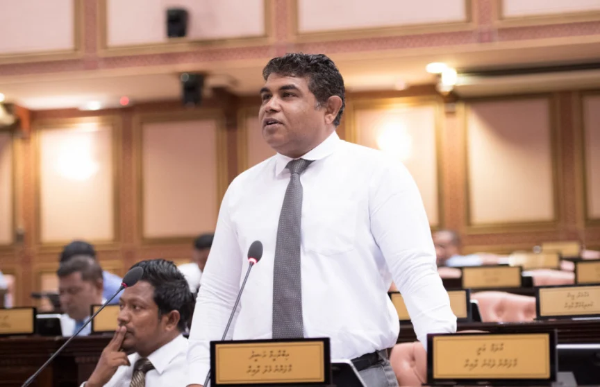 ޤައުމުގެ އާމްދަނީ އިތުރުވިނަމަވެސް ރައްޔިތުންގެ ޖީބަށް ވަންނަންޖެހޭ ފައިސާ ވަންނަތަނެއް ނޭނގޭ: ބޮންޑޭ