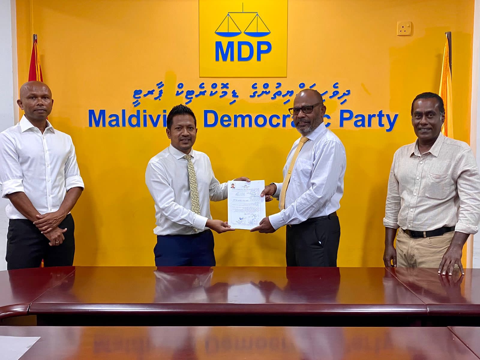 އިންތިޚާބުގައި ވާދަކުރުމަށް އިންތިގެ ފޯމް އެމްޑީޕީ ސެކްރެޓޭރިއެޓަށް ހުށައަޅައިފި