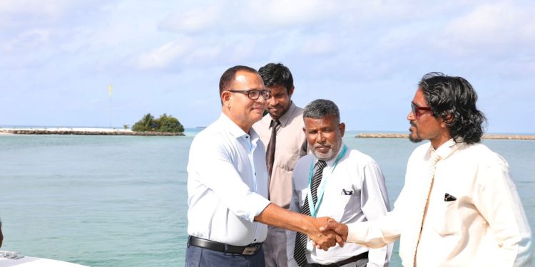 މަގުބައްތިތަކުގެ މައްސަލަ ހައްލުކުރަން ކައުންސިލްތަކަށް އިތުރުވަގުތު ބޭނުންވޭ: އާދަމް ޝަރީފް