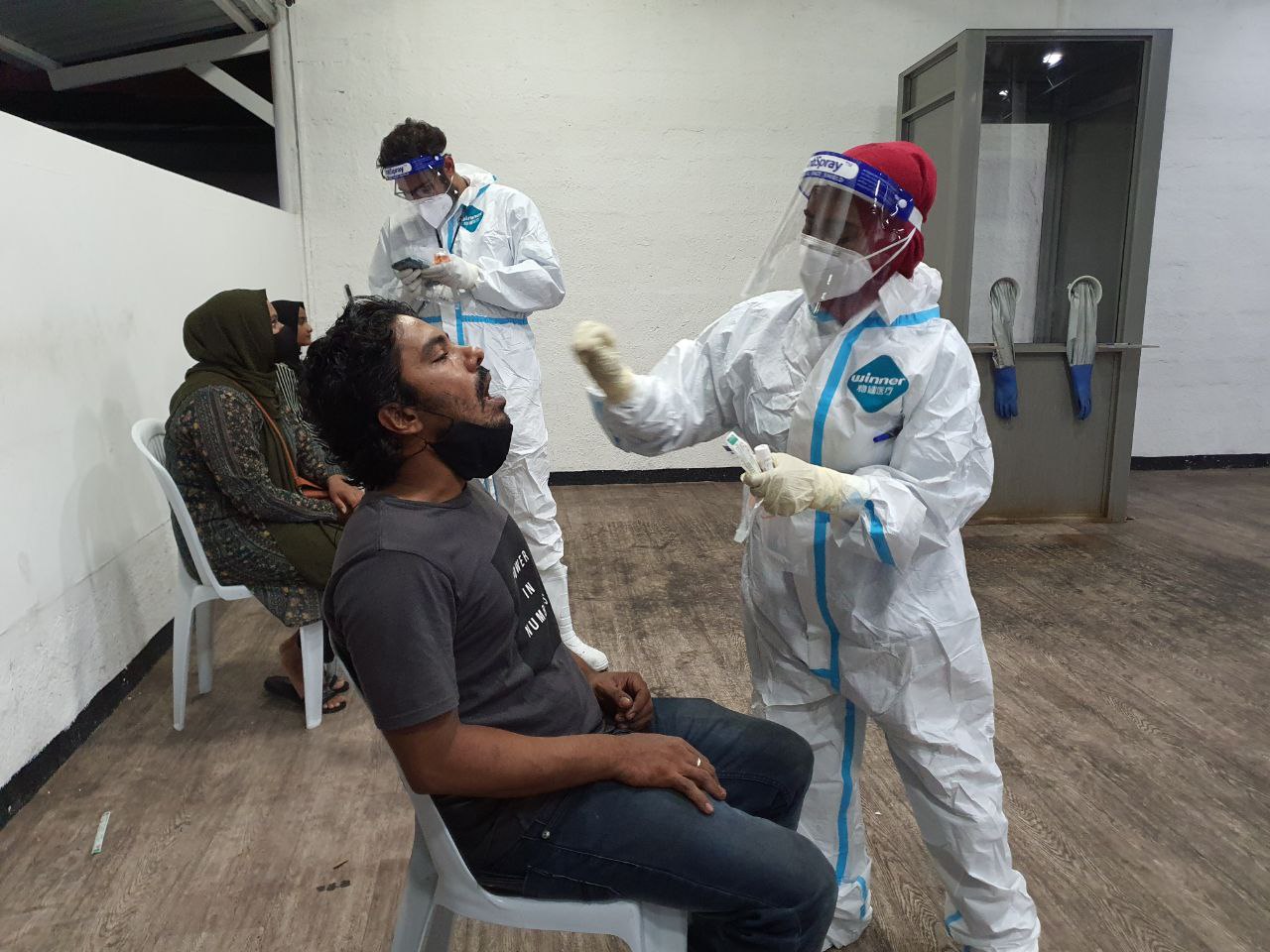 ކޮވިޑް-19: މާލެއިން 163 މީހުންނާއިއެކު، ޖުމްލަ 323 މީހަކު މިއަދު ޕޮޒިޓިވް