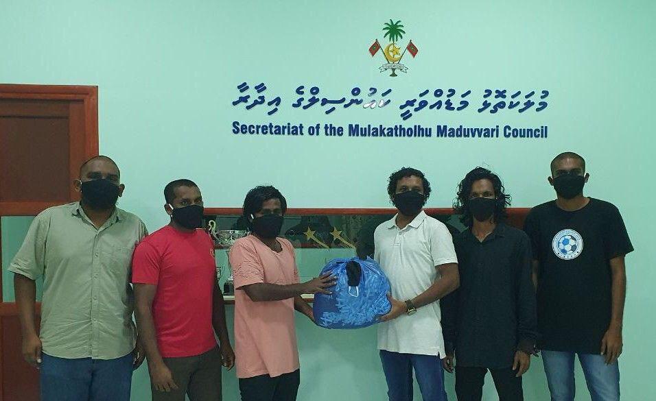 ކްލަބް އަޕްރައިޒިންގ ގެ ފަރާތުން މ. މަޑުއްވަރީ ކައުންސިލަށް މާސްކް ހަދިޔާކޮށްފި