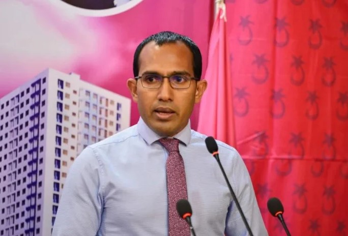 އައްބާސް ރައީސް މުއިއްޒުއާ ގުޅިވަޑައިގަތަސް ހިނގާ ވައްކަމަށް ލޯމަރާލައިގެން ހުންނަވަން އުނދަގޫވާނެ: މަލީހު