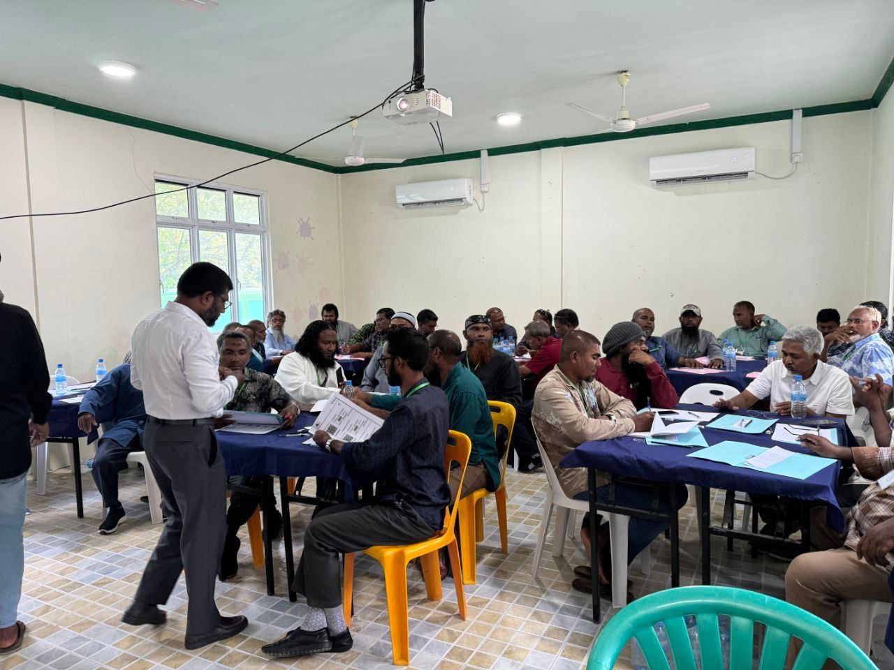 77 ބައިވެރިންނާއެކު އިމާމުންނާއި ޚަތީބުން ތާޒާކުރުމުގެ ފުރަތަމަ ބުރު ފަށައިފި