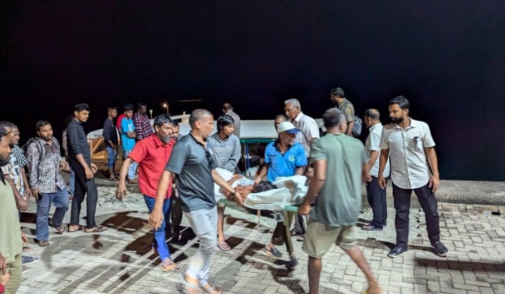 ފައިނު އެކްސިޑެންޓު: ޓީޗަރުވެސް ވެންޓިލޭޓަރުން ނަގައިފި