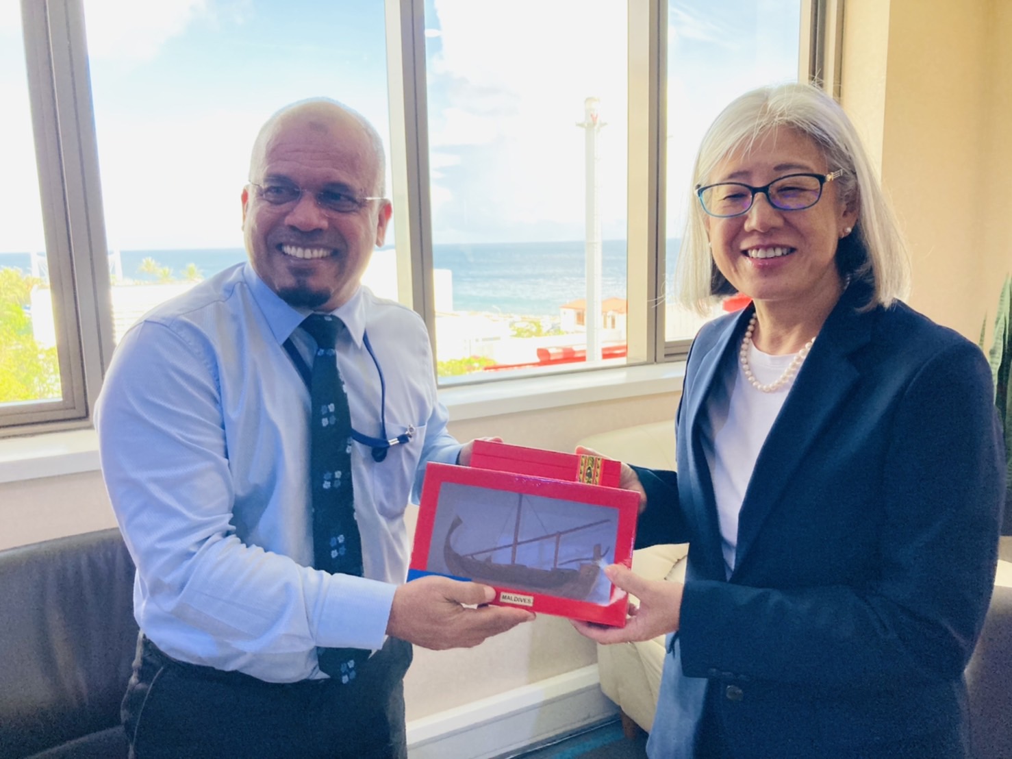 ސްޓެލްކޯގެ އެމްޑީ ޝަރީފް، ޖަޕާނު އެމްބެސެޑަރާއި ބައްދަލުކުރައްވައިފި