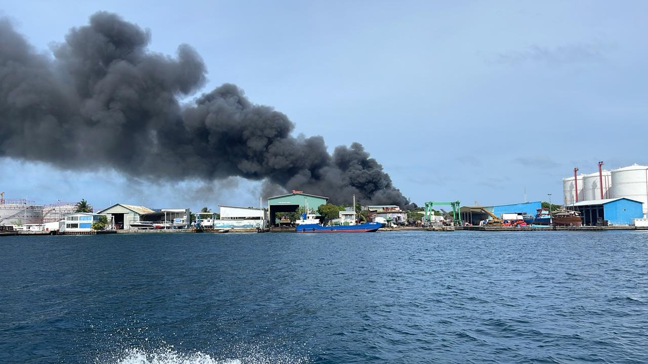 ދޮޅު ގަޑިއިރު ފަހުން ތިލަފުށީގައި ރޯވި އަލިފާންގަނޑު ނިއްވާލައިފި; ބޮޑެތި ގެއްލުންތަކެއް ލިބުނު