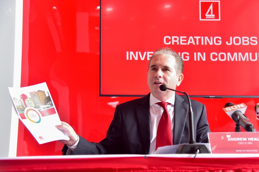 ބޭންކްގެ ނިންމުން ބަދަލުކޮށްފި؛ މިހާރު ޑެބިޓް ކާޑުން 250 އަދި ކްރެޑިޓް ކާޑުން 750 ޑޮލަރު ކެނޑޭނެ