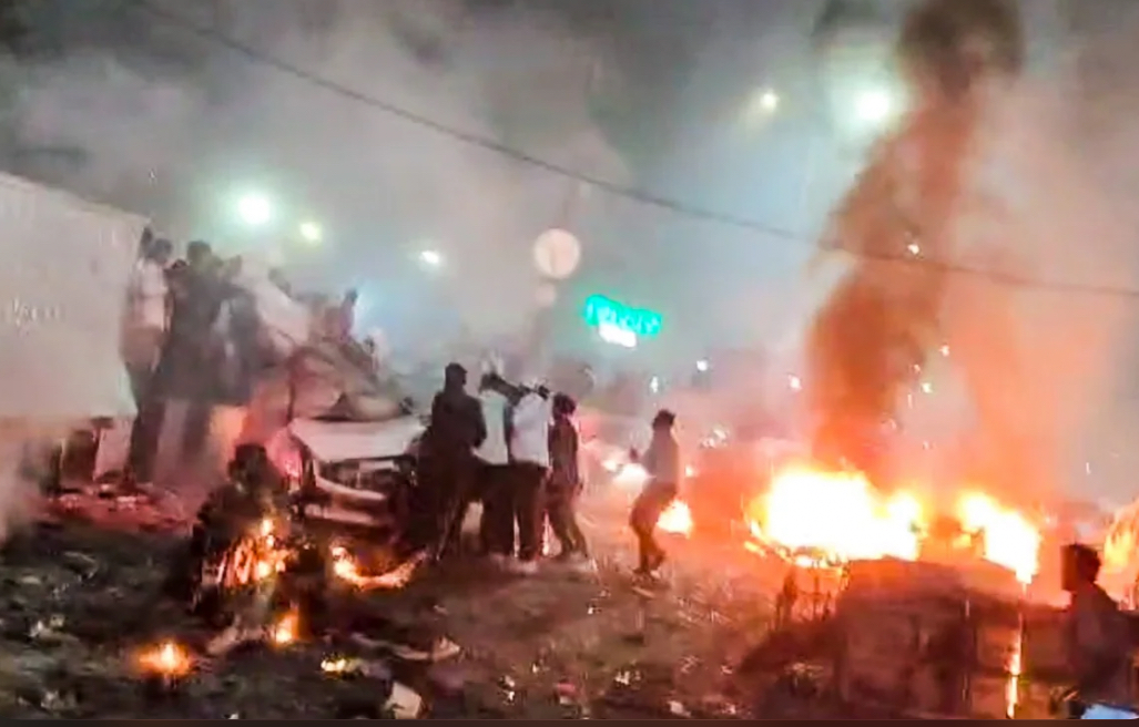 ދިއްލީހައި ހިނގި ބާރުގަދަ ގޮވުމެއްގައި 8 މީހުން މަރުވެ ގިނަ ބަޔަކު ޒަހަމްވެއްޖެ